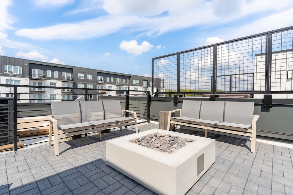 Rooftop Fire Pit Skyline Views Near Broadway