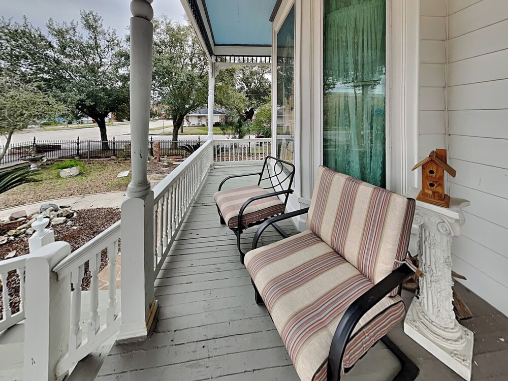 Victorian Rose by Ryson Vacation Rentals