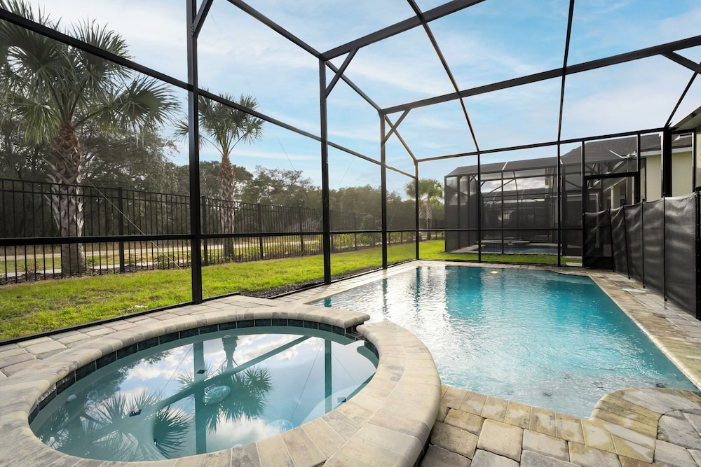 Modern Retreat Private Pool Near Disney