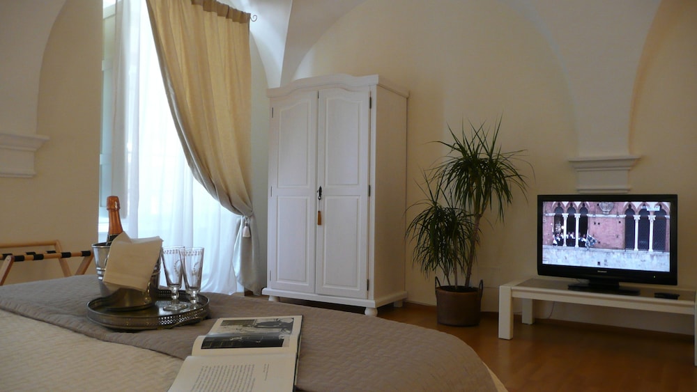 Palazzo de' Vecchi photo 5