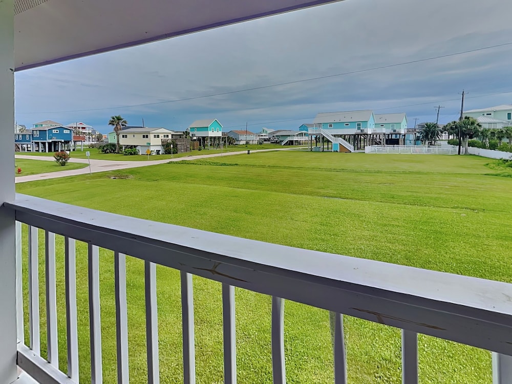 Beachside Tiki Hut by Ryson Vacation Rentals