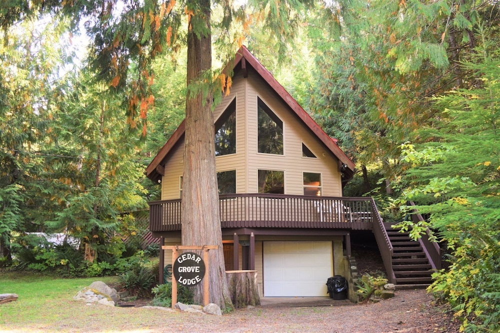 Cedar Grove Lodge view 4