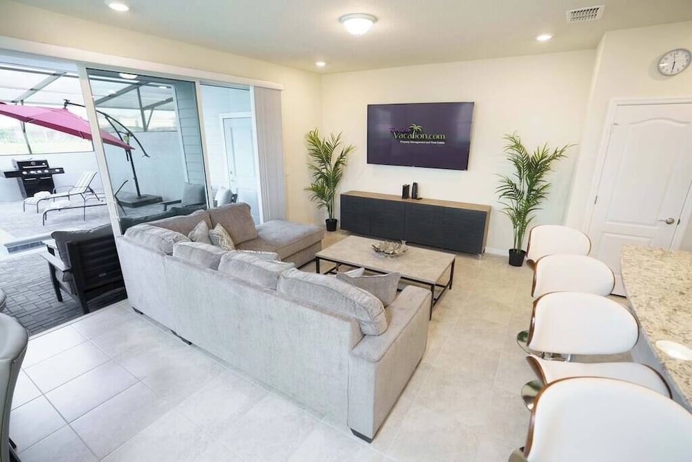 Fabulous 5 BR With Pool Solterra Resort
