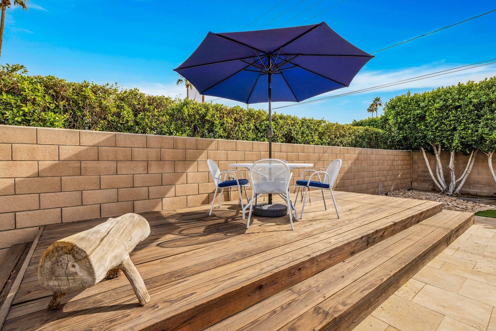 Mid-Century Elegance & Fun in Tahquitz River Estates