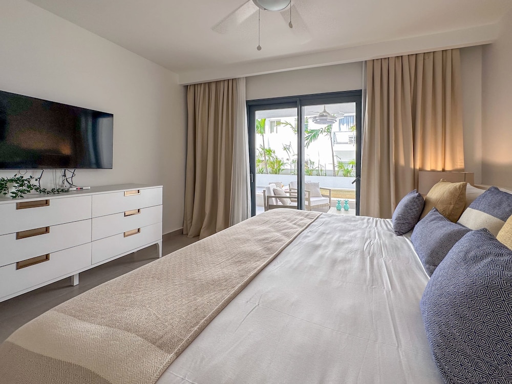 Luxury 3 Bedroom Apartment at the Beach