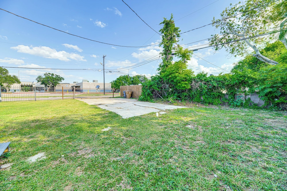 3 Mi to Beach: Family Home in Corpus Christi!