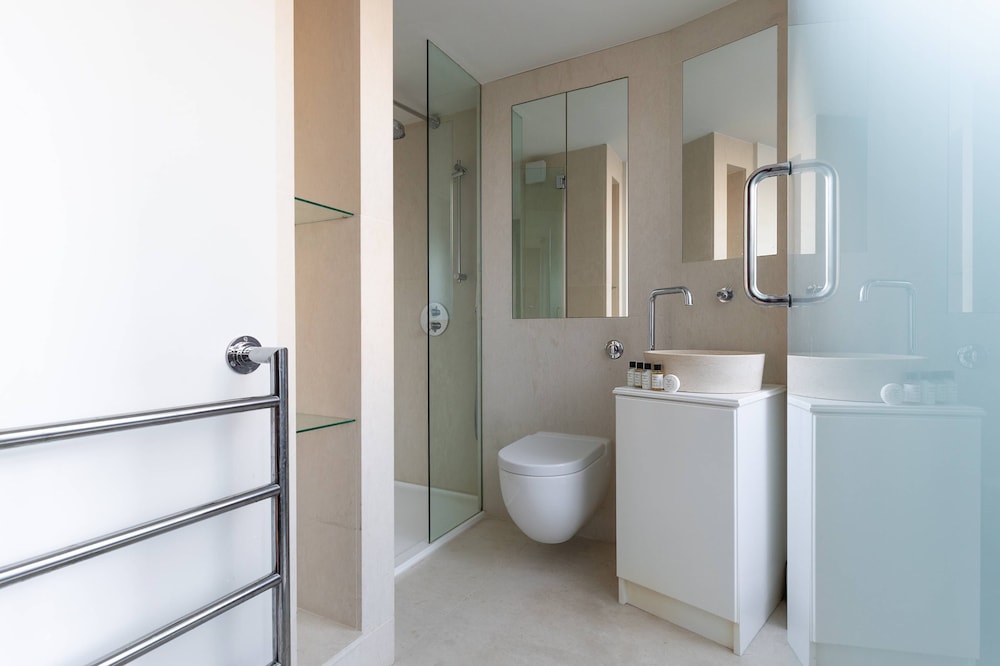 Chelsea Embankment III by Onefinestay
