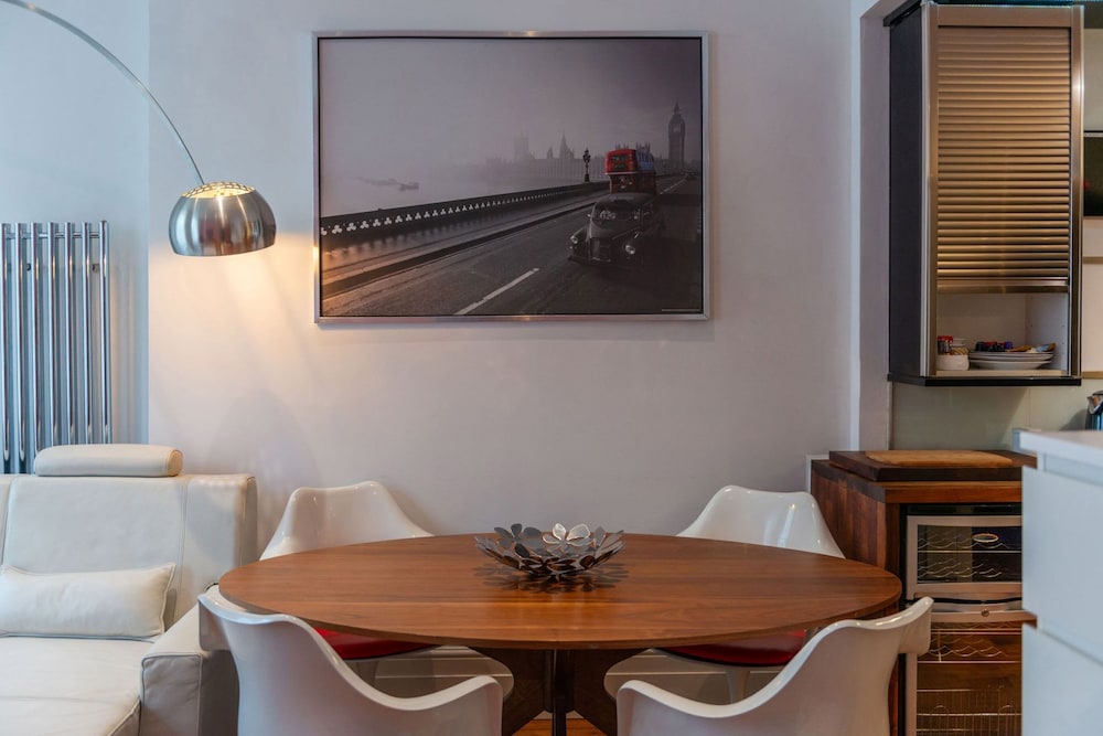 The Red Room Apartment - Fitzrovia - by Frankie Says