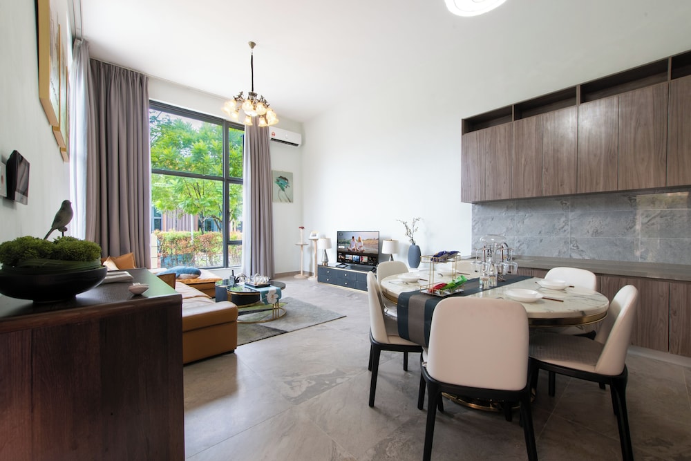 Forest City Golf Villa by A & Home Party