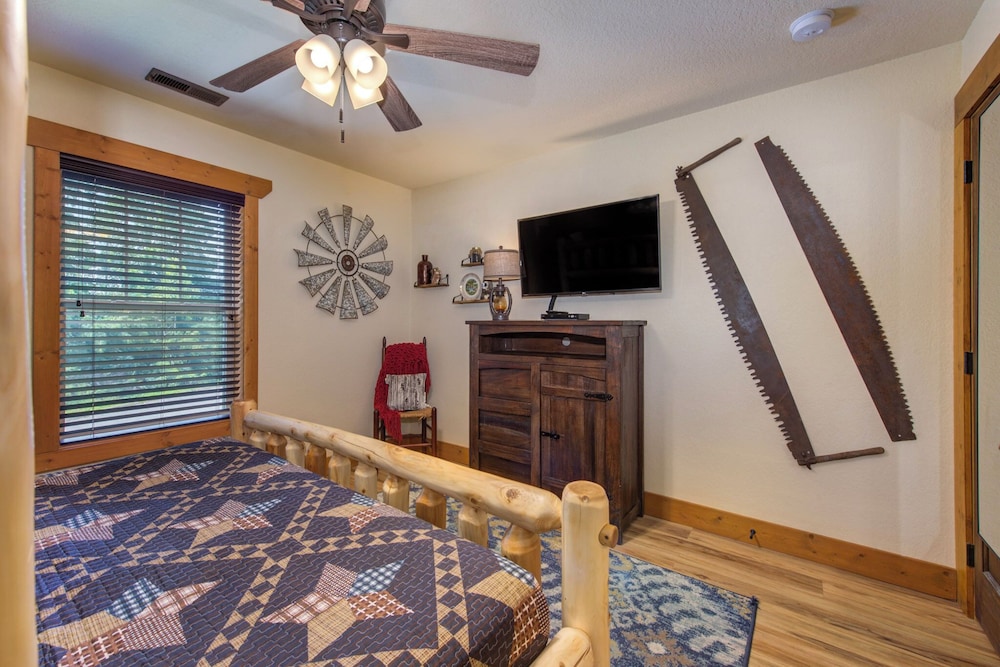 Luna Bear Lodge