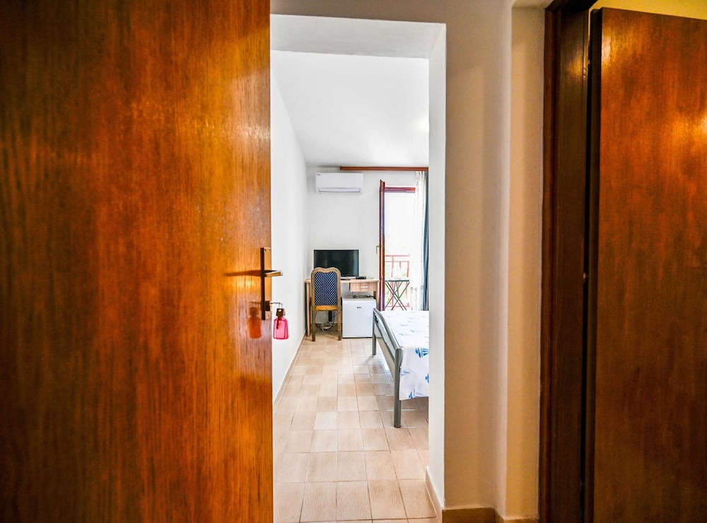 Calm and Stylish Rooms With Balcony