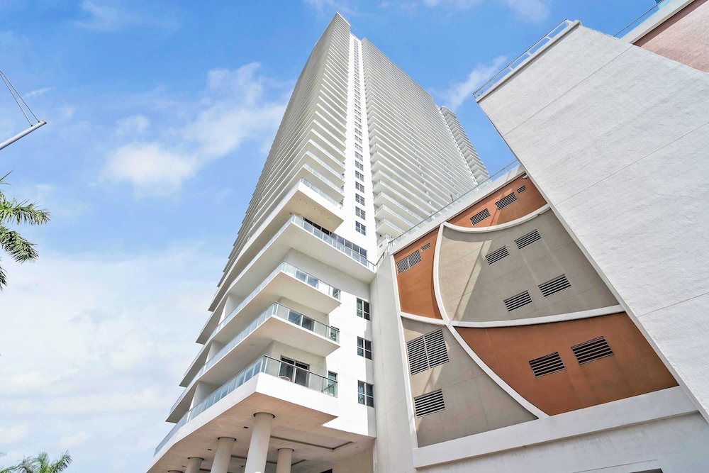 Ocean Eagle View - Luxury Oceanfront Stay for 6