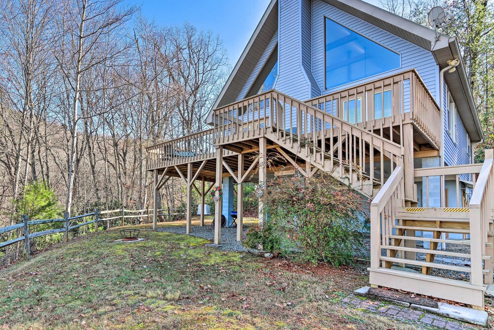 Family-friendly Murphy Cabin w/ Deck & Fire Pit! view 4