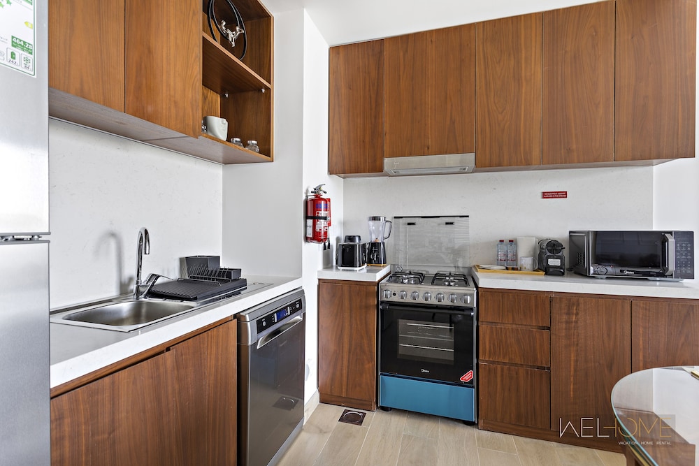 WelHome - Mesmerizing Sea & Burj Khalifa Views Apt at La Voile
