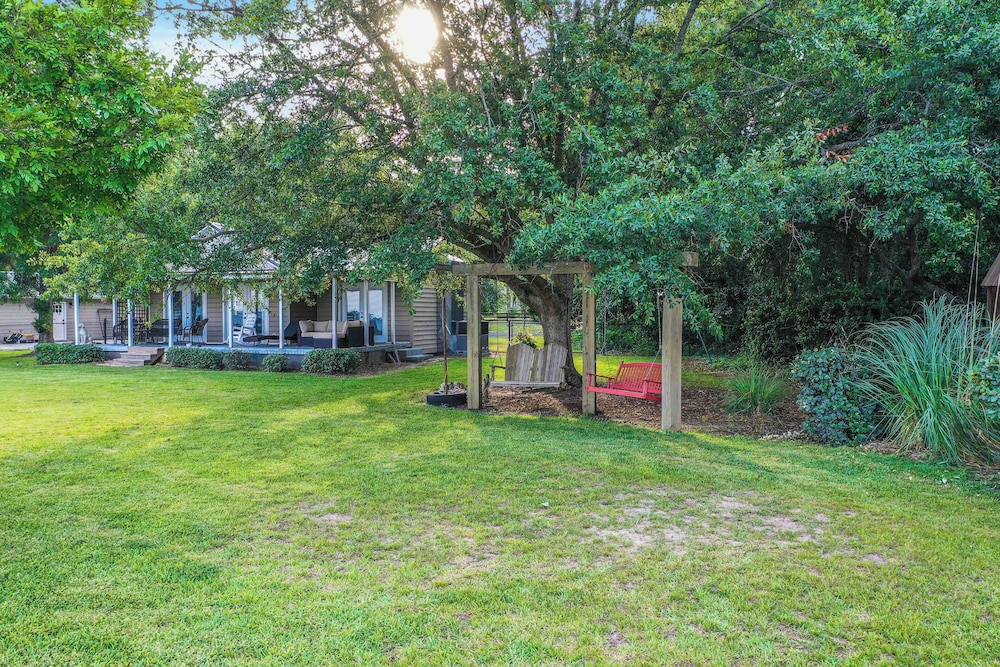 2BR Lakefront Getaway w/ Dock & Boat Launch