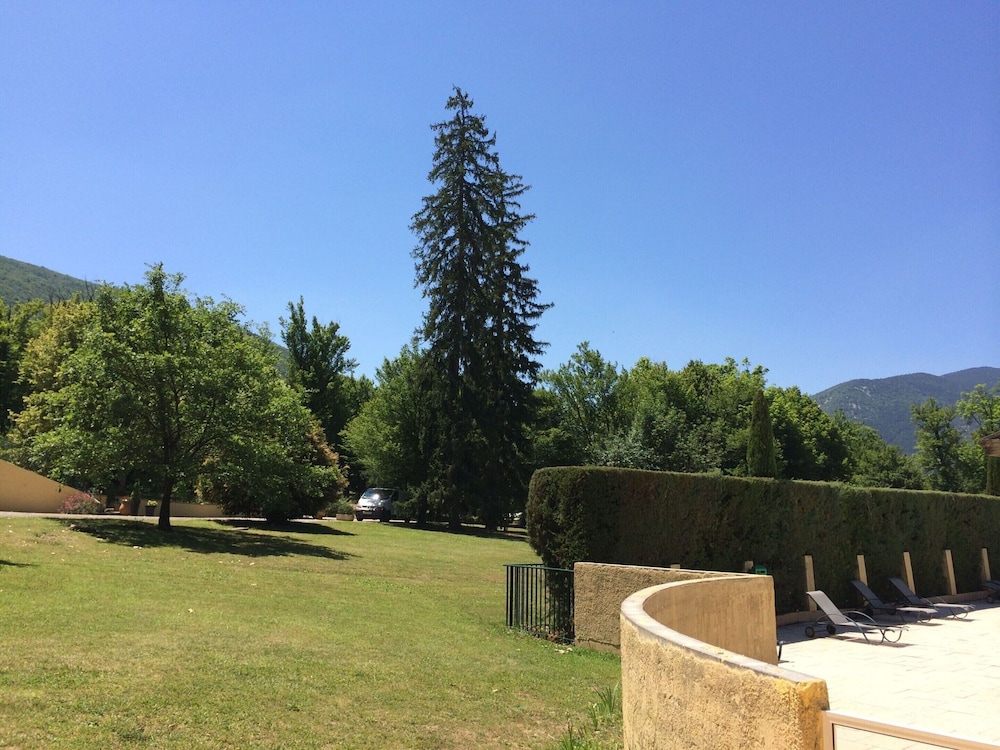Cosy Flat in a Drome Chateau With Pool