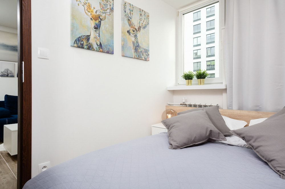 Business Apartment Grzybowska by Renters view 3