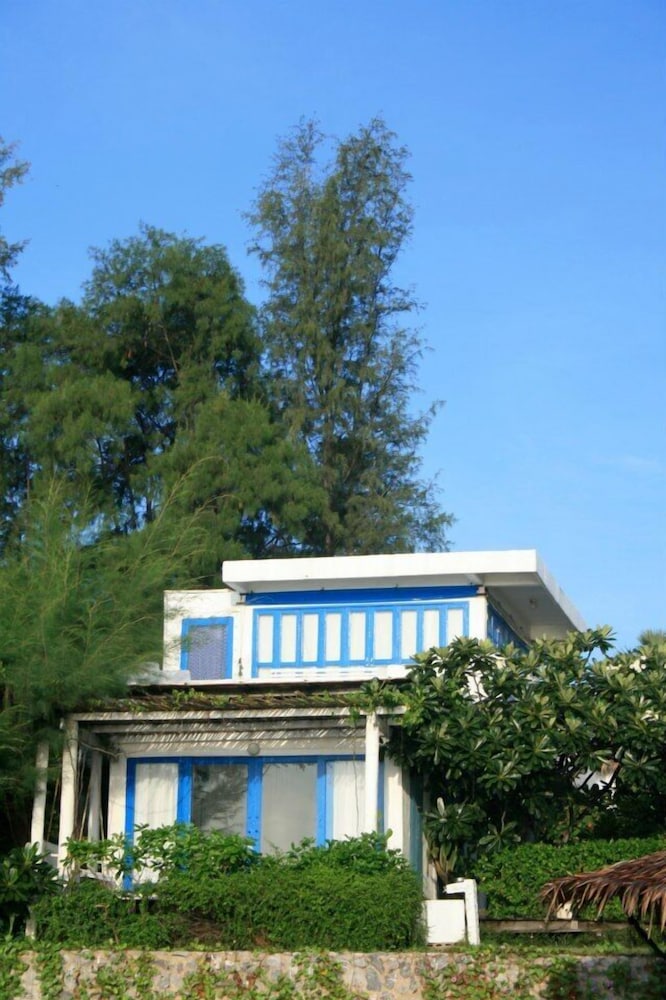 Hua Plee Lazy Beach
