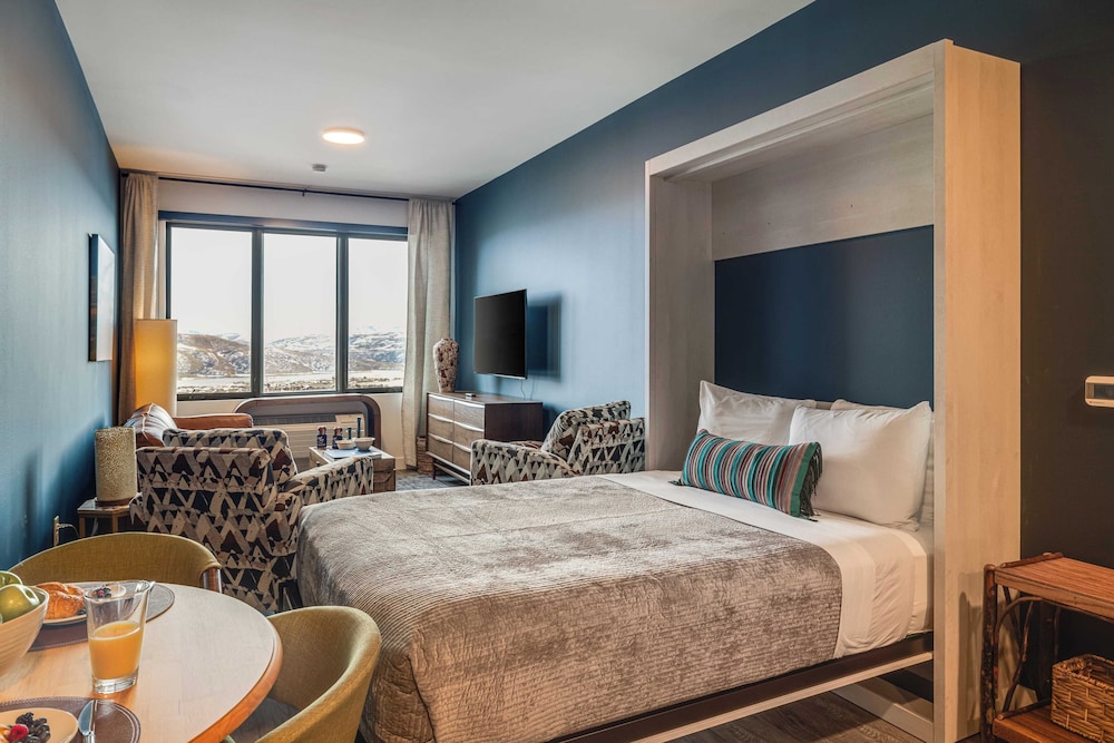 Jordanelle Sunrise Modern Condo, Gondola Access, Year-round Outdoor Fun