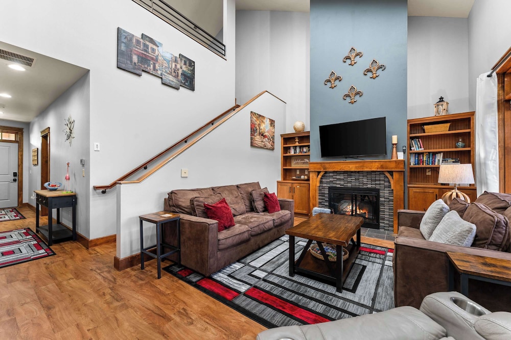 Penthouse Eagle View for 12!