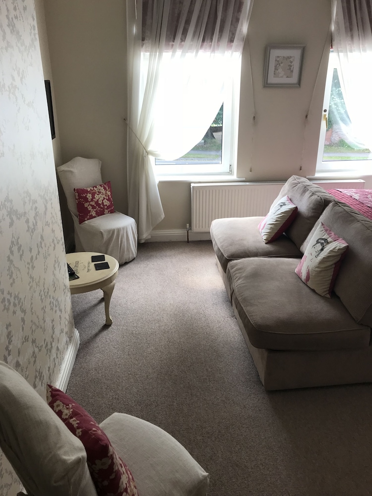Hollies Guest House