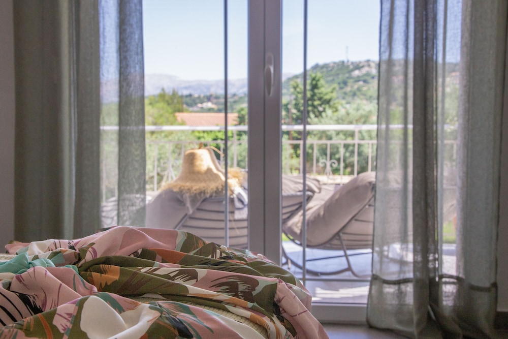 Malibu Studios & Apartments