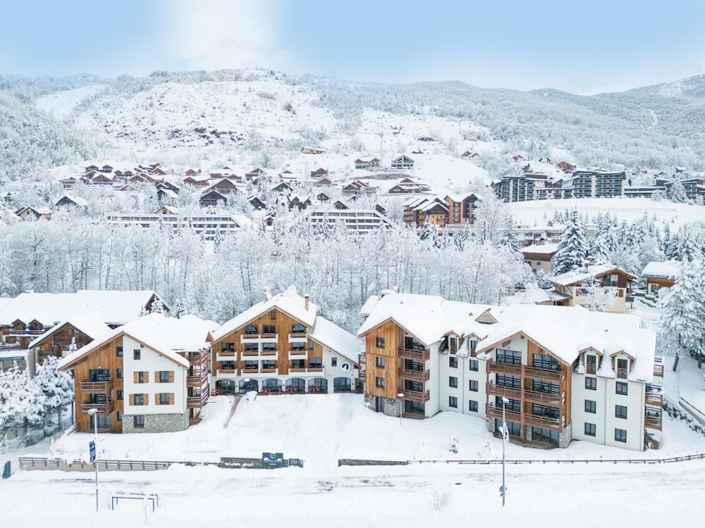 Apartment in Chantemerle With Family Ski Fun