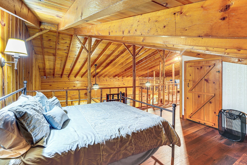 Secluded Lodge Stay: Day Trip to Audra State Park!