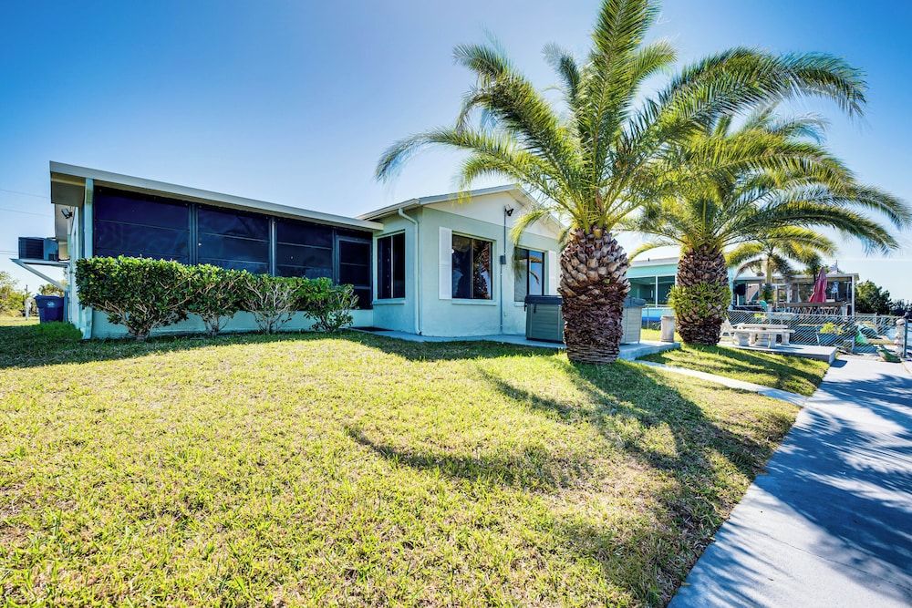 2 Mi to Beach: Canal-front Home in Hernando Beach