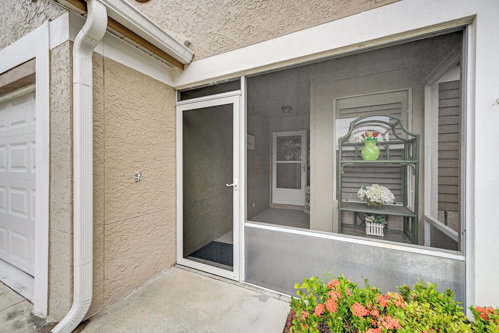 Extended Stay in Estero: Townhome w/ Lake Views!
