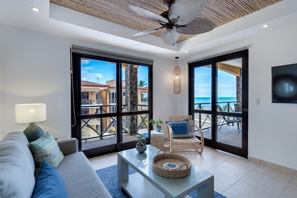 Amazing Seaside Penthouse With Rooftop Terrace view 4