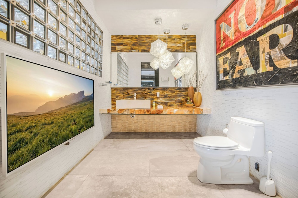 Villa Kaleida - Sleek Modern Sunset Villa With Eclectic Style & Infinity Pool