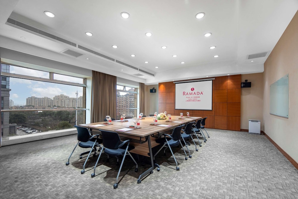 Ramada Plaza Pudong photo 2