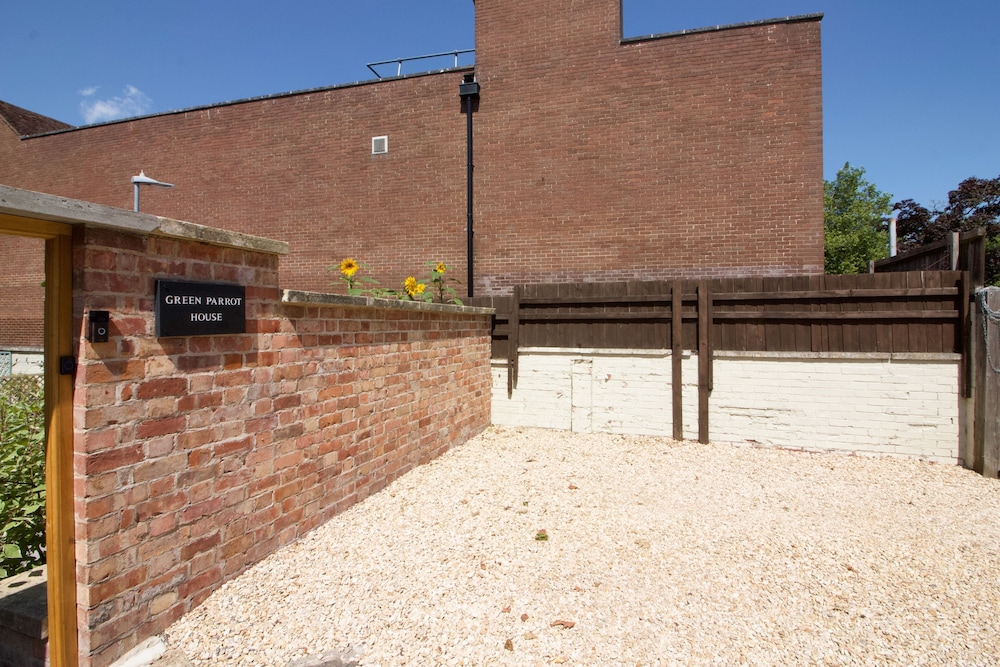 Devizes Vacations - The Green Parrot - Property Image 8