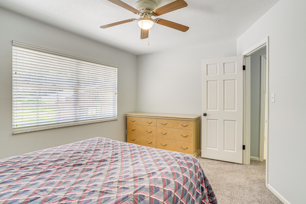 Group Getaway w/ Deck & Yard in Lakeland!