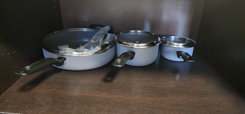 Chesskings Car Rental Guest House - Image 4