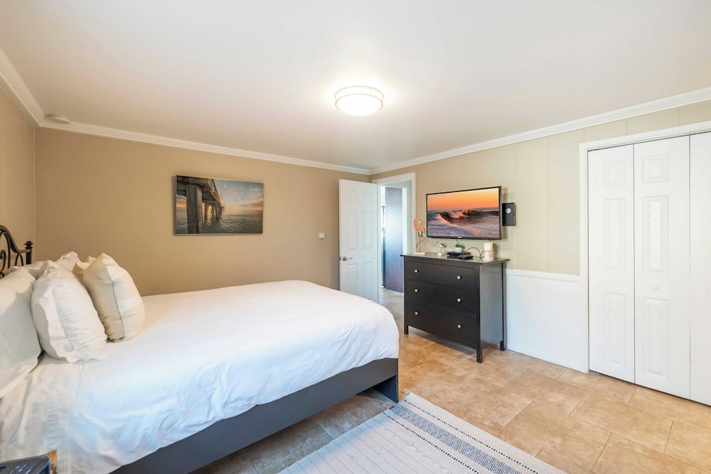 Coastal Condos With Dock Access Near Sand, Shops & Balboa Fun Zone