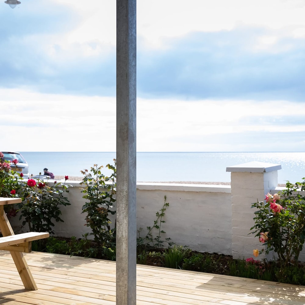 Beautiful Beachfront House wth Balcony Sea Views view 5
