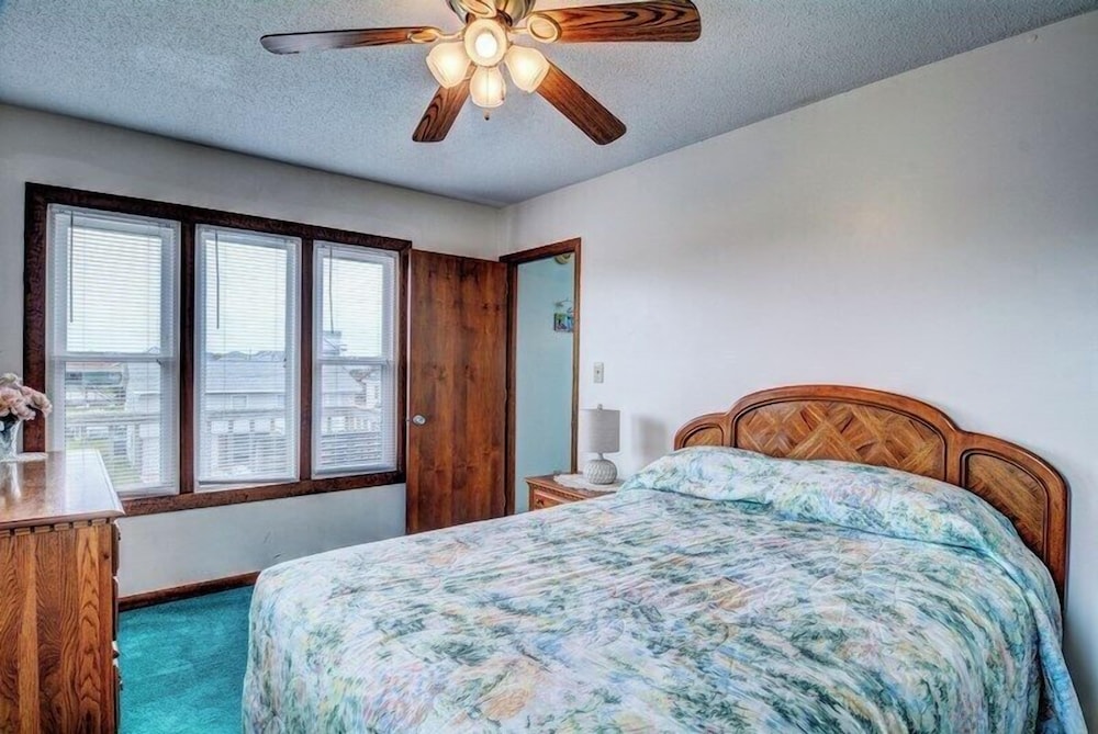 Hoff 1 by Topsail Realty