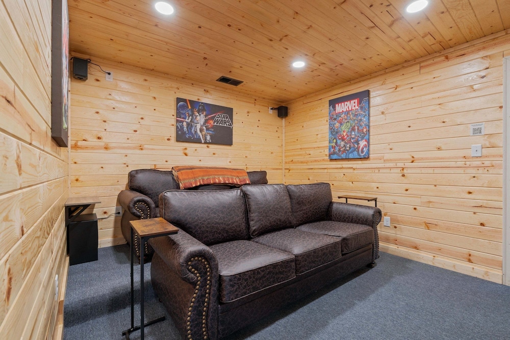 Breathtaking Hideaway 5 Bedroom Cabin