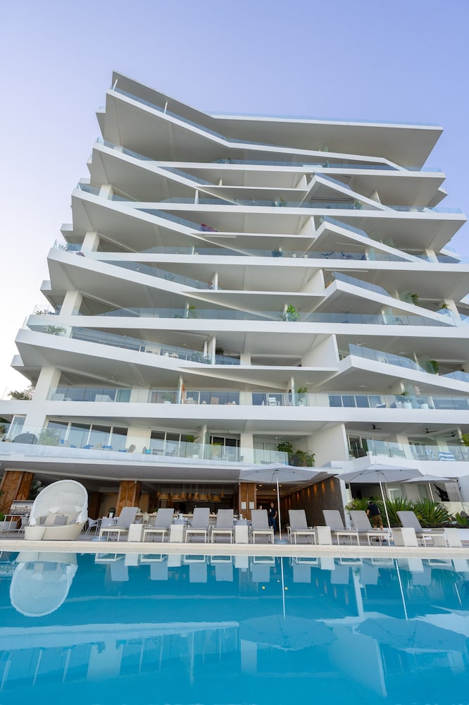 Hotel Indah Puerto Vallarta - Image 1