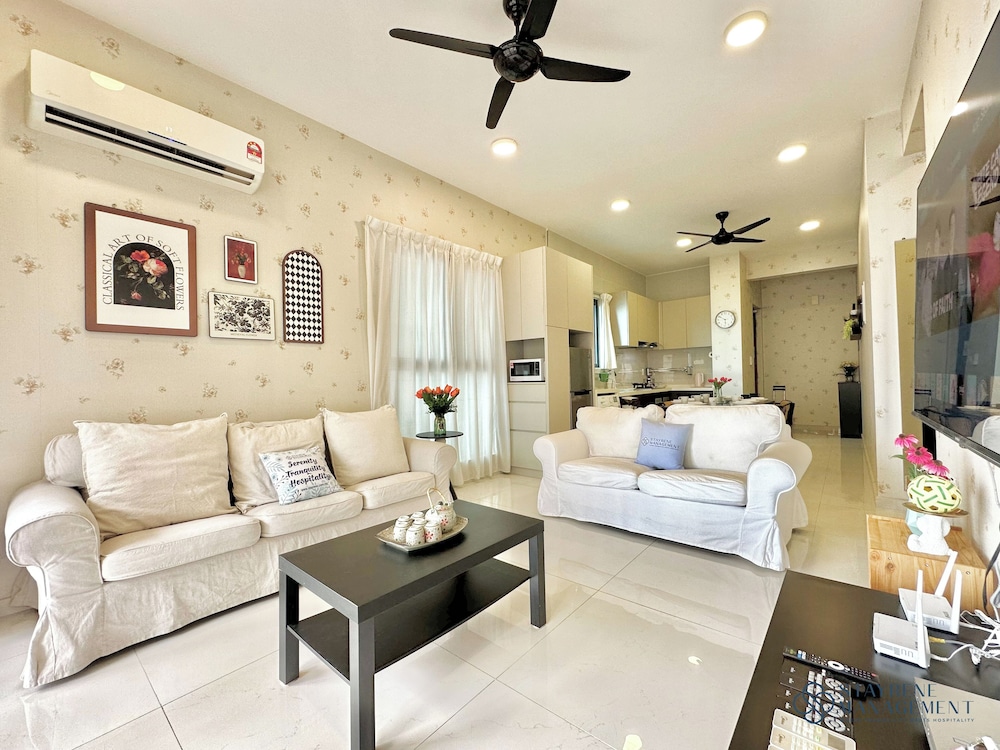 Country Garden Danga Bay Sea View Homestay by Stayrene