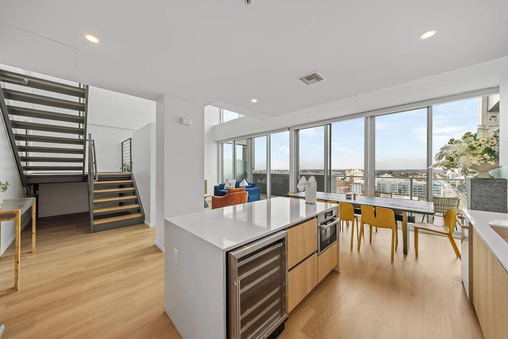 @marbella Lane - 3BR Coastal Retreat w/ Luxe Touch