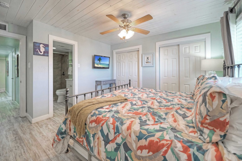 Pour Me a Vacation Mins to Beach, Community Pool+tennis Court, Private Balcony