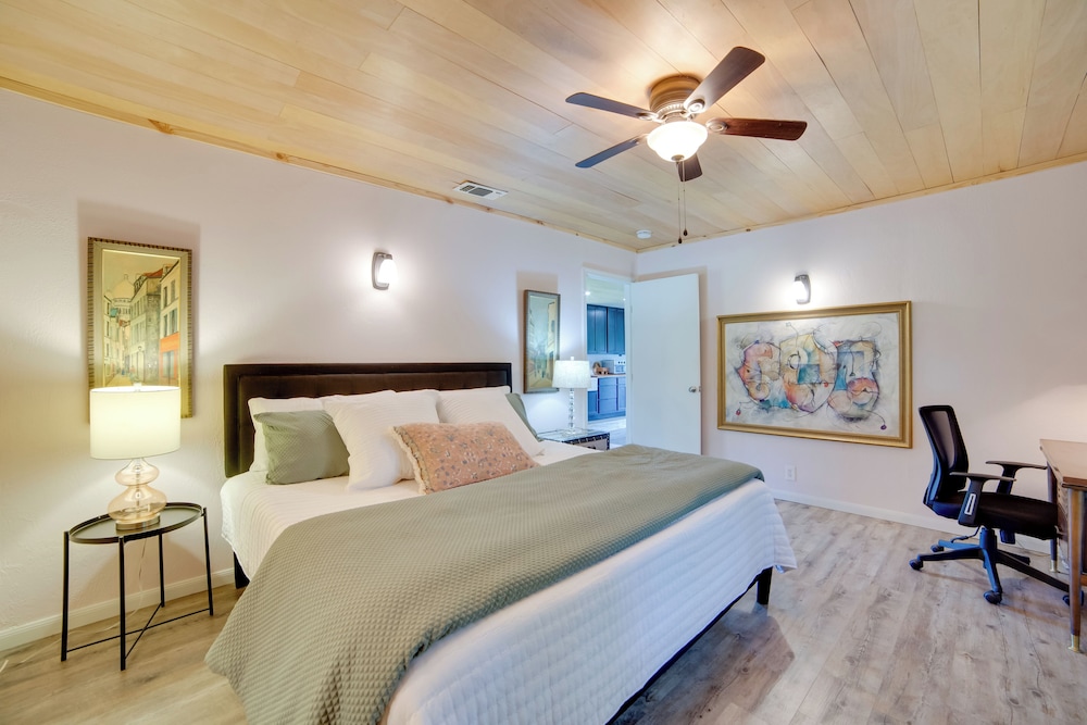 Secluded Getaway on ~10 Acres in The Piney Woods!