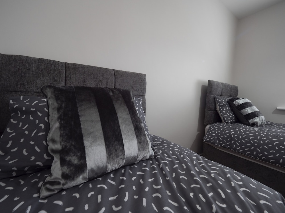 Charming 4-bed Cottage in Dungannon view 3