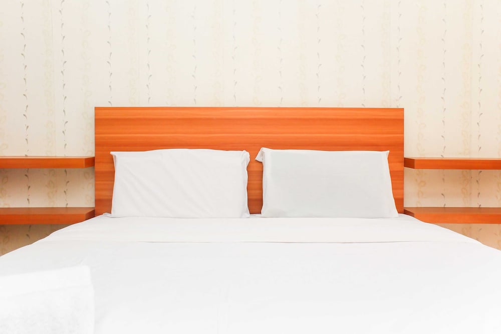 Bed & Sleeping Area