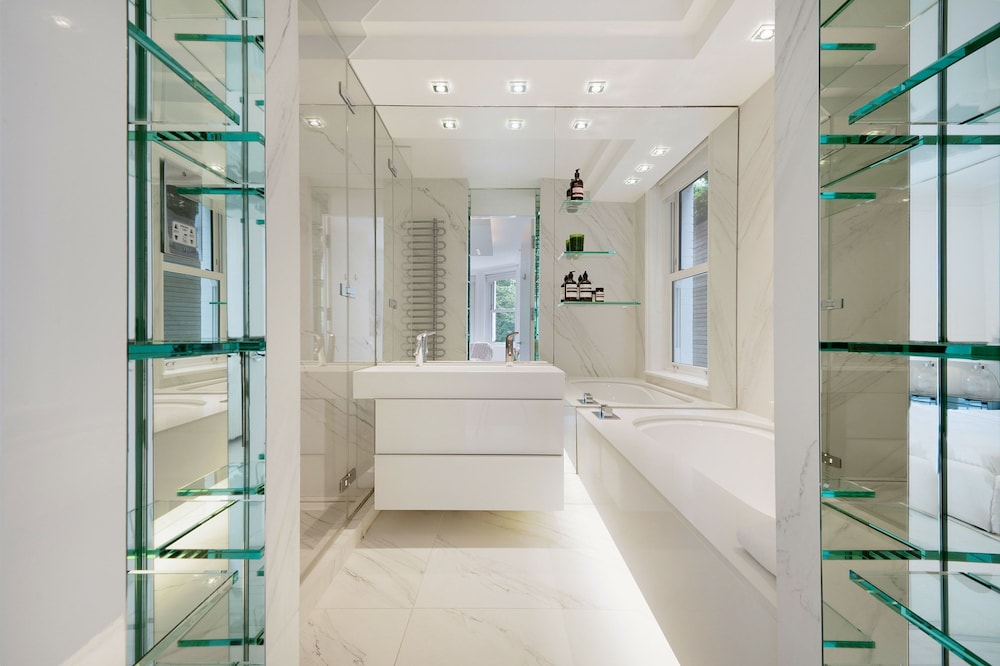 The White Peace Garden 3 bed Hampstead - by Out of Office Lifestyle