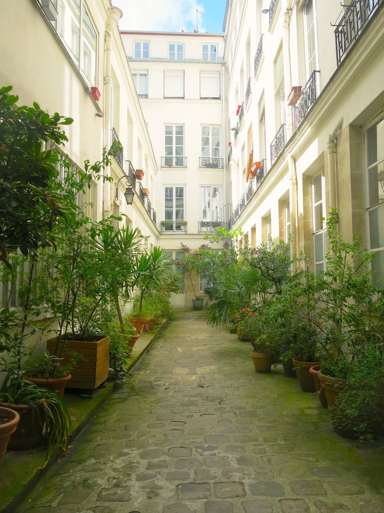 1 Bedroom in two Bedroom Luxe Marais Bretagne Citycosy