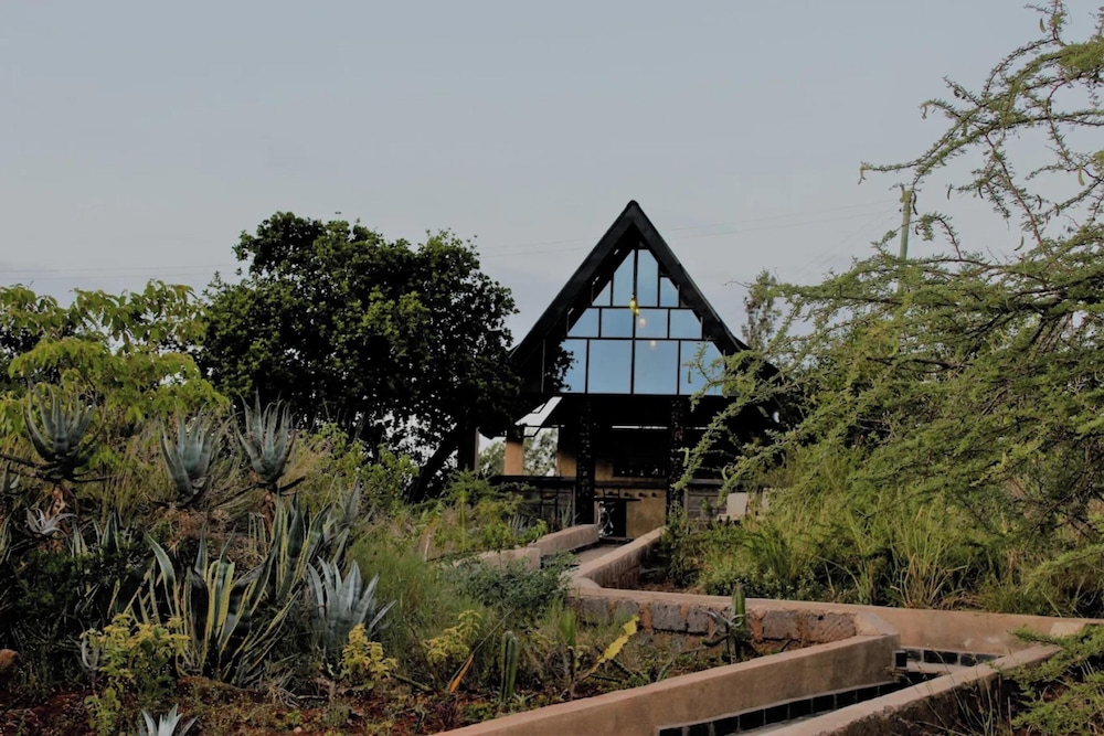 Saba House & Lodges